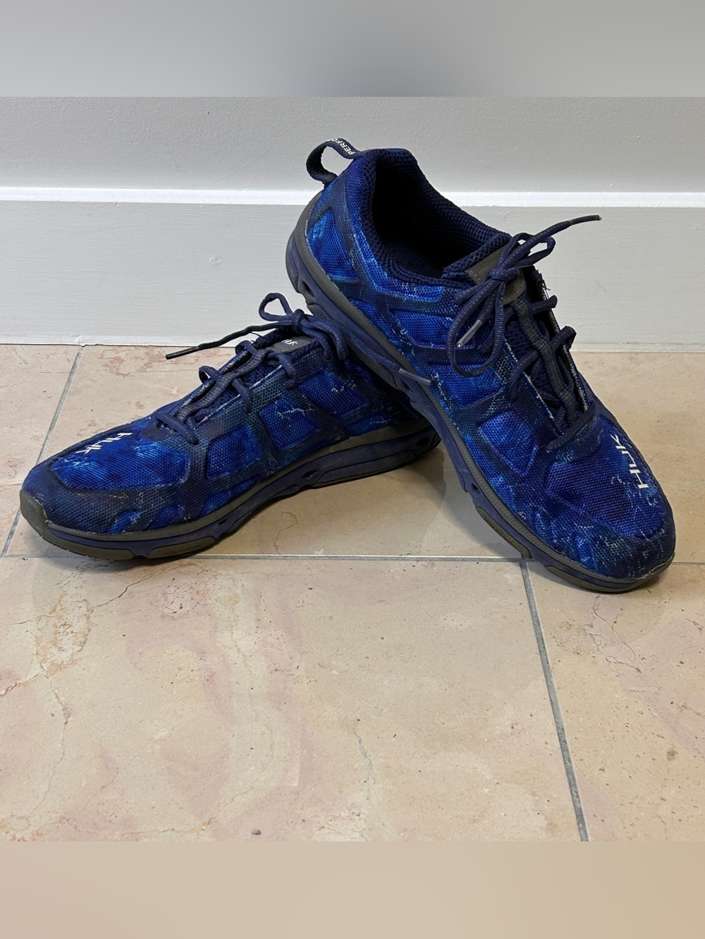 Huk Attack Mens Fishing Shoes Blue Camo Subphantis Night Vision Size 10.5